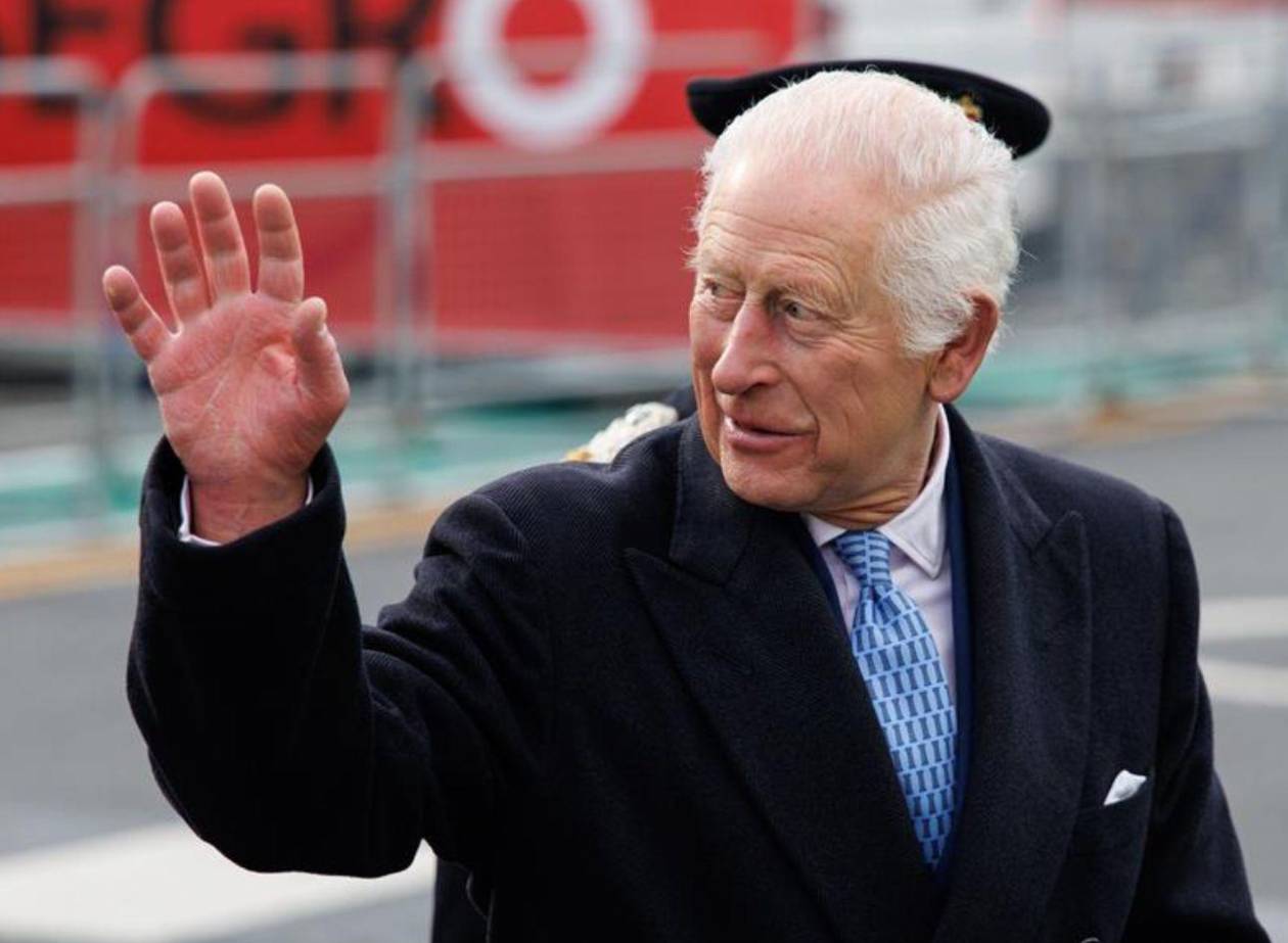 Carlos III reaparece en público tras su breve hospitalización