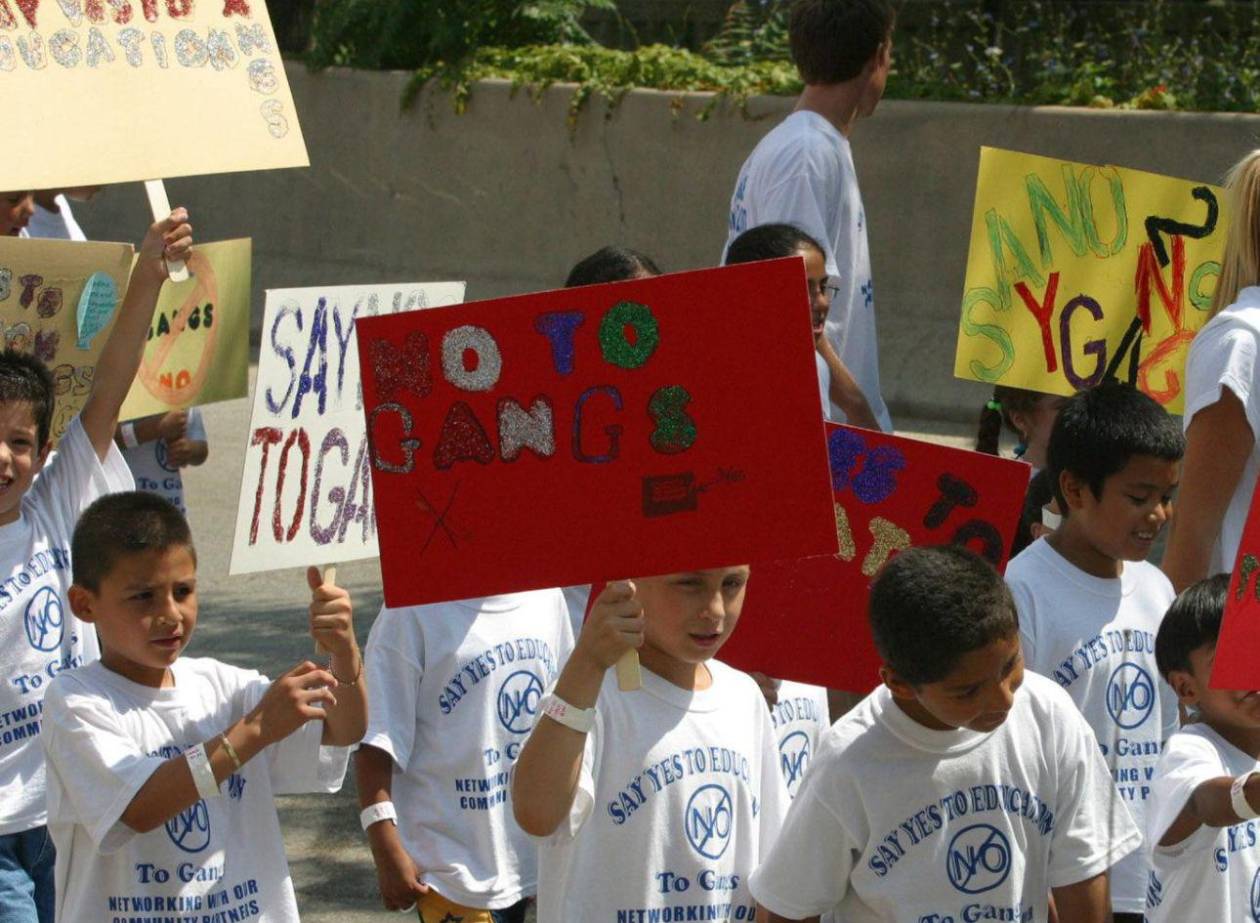 Millones de niños latinos en riesgo de perder atención médica por ley fiscal de Trump