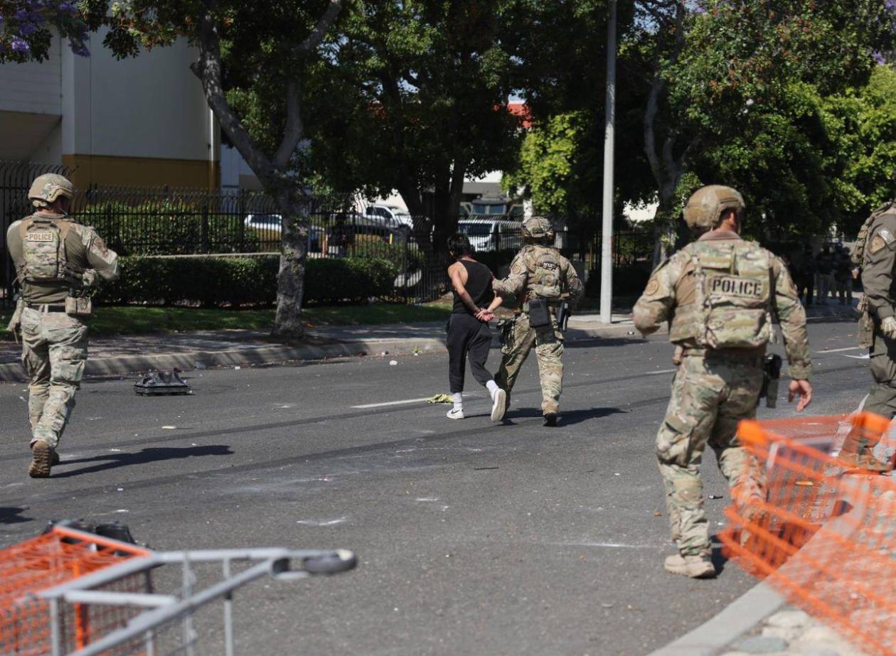 Trump culpa a la izquierda radical de instigar las protestas de Los Ángeles