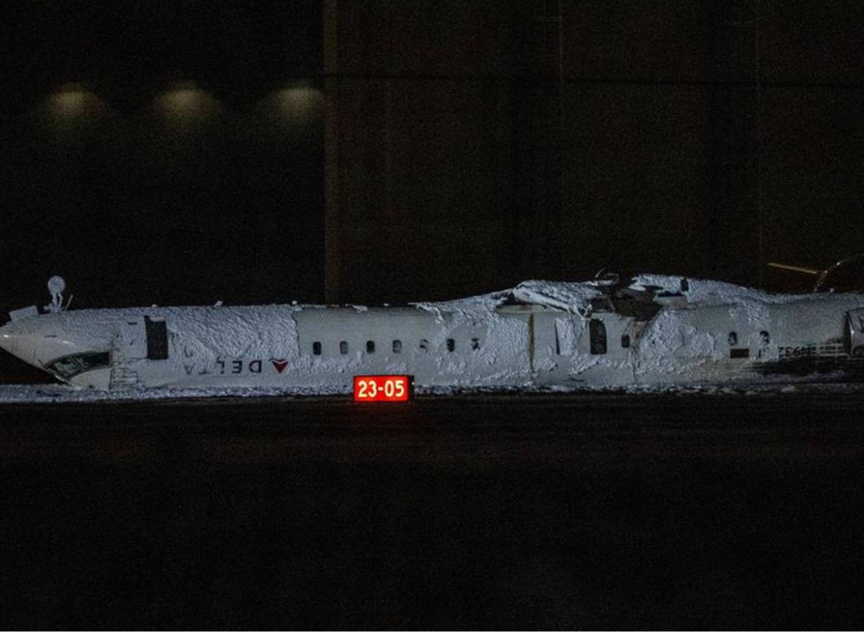 Canadá investiga las causas del aparatoso vuelco de un avión en aterrizaje