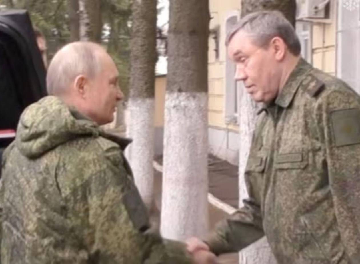 Putin viste por primera vez camuflaje desde el inicio de la guerra