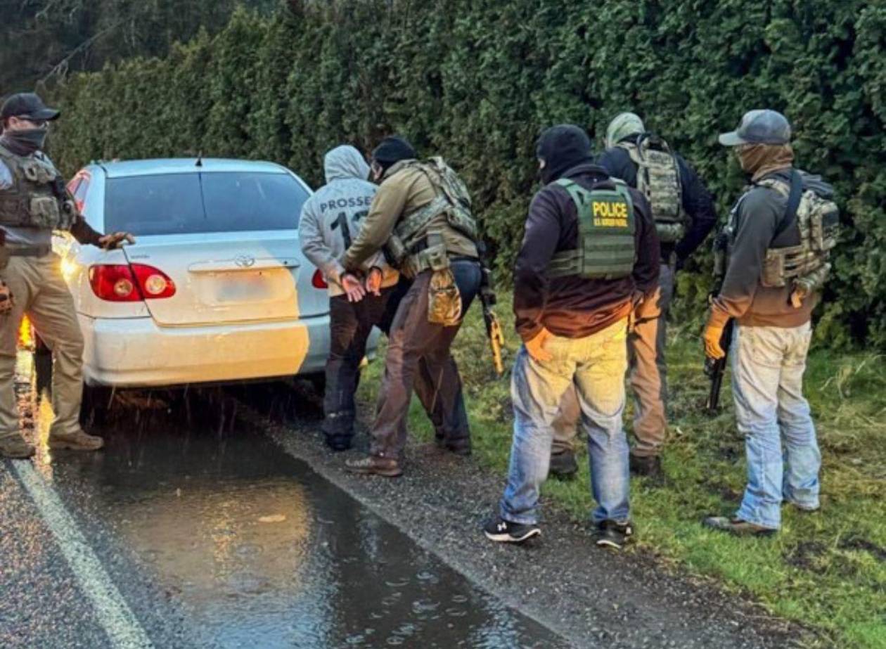 Más de 600 migrantes indocumentados con cargos criminales arrestados en Texas