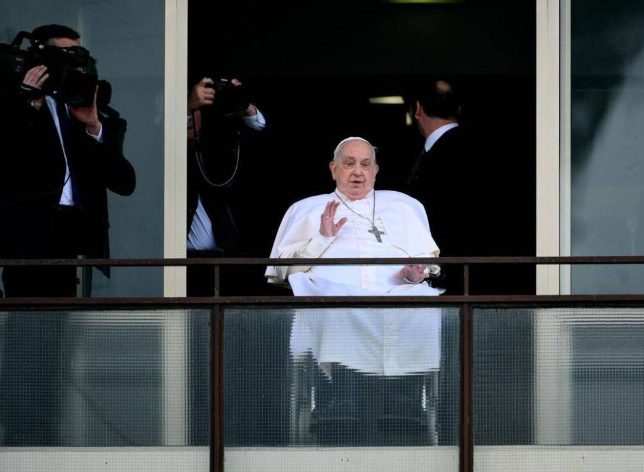 Incertidumbre ante la convalecencia del Papa en el Vaticano