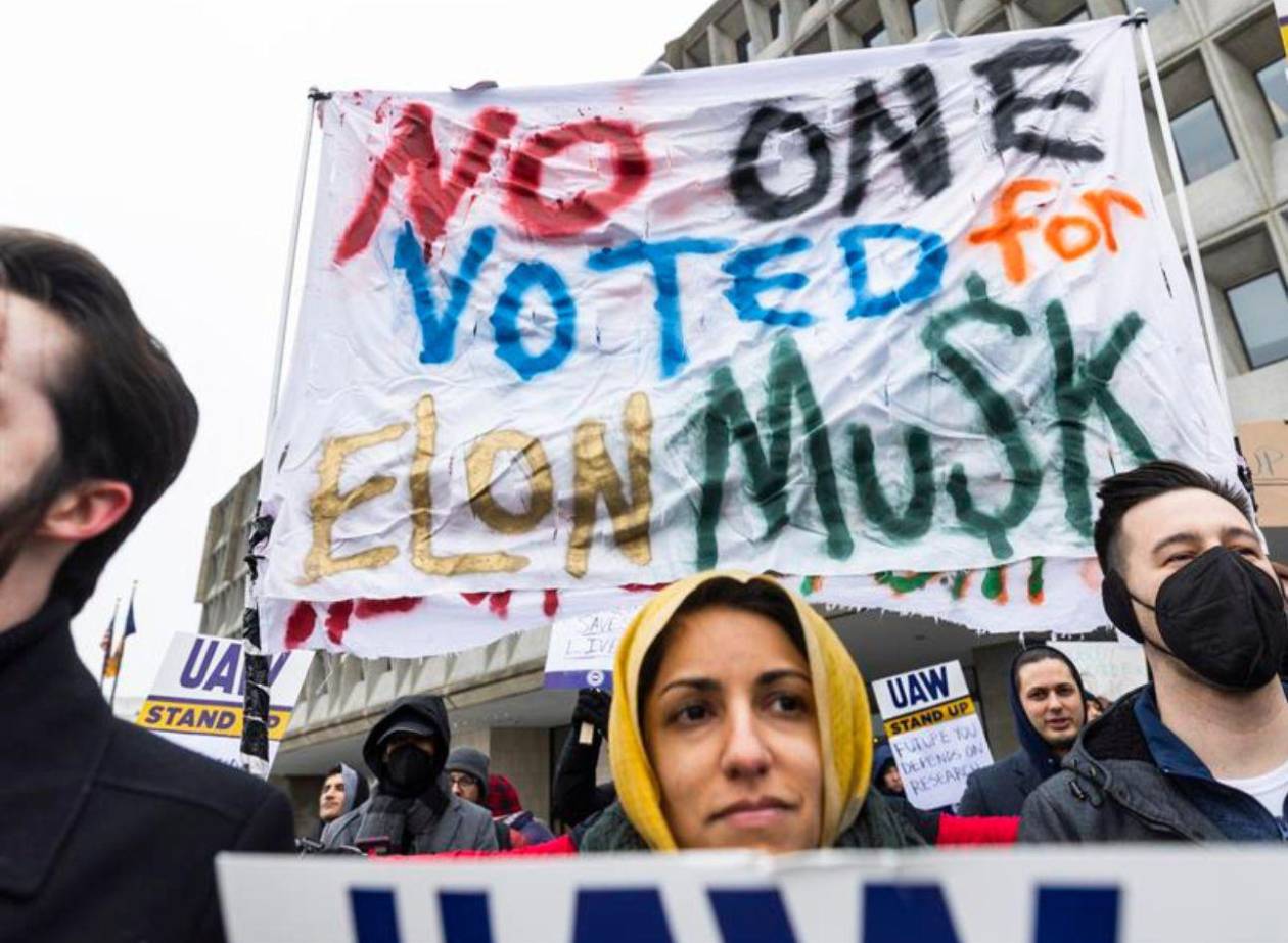 Trump despide a miles de empleados federales