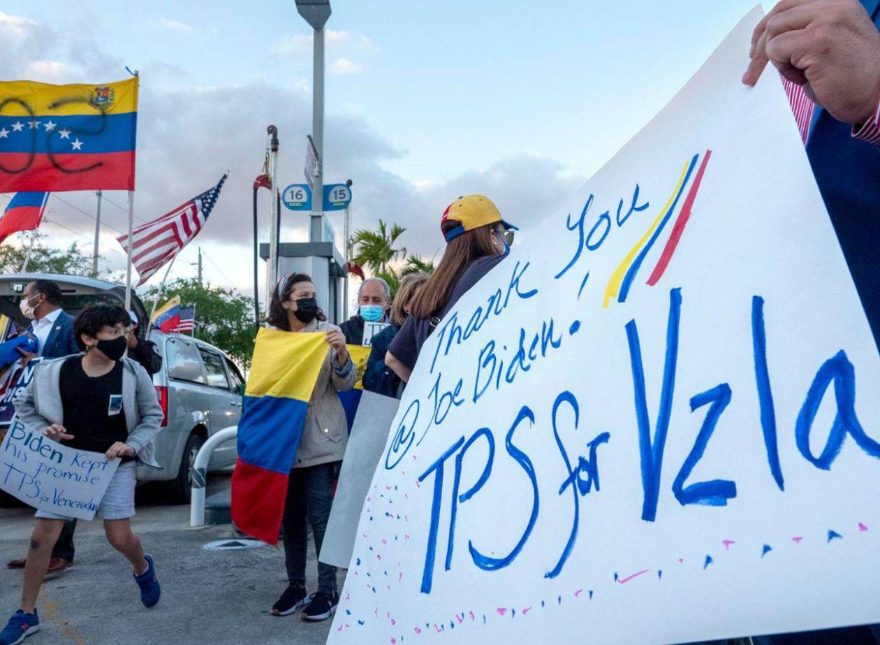 Más de 300 mil venezolanos quedan en un limbo migratorio en EEUU tras histórico fallo