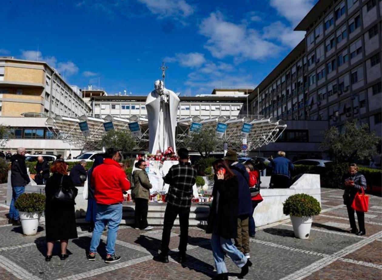 Las teorías de conspiración acechan también la salud del Papa