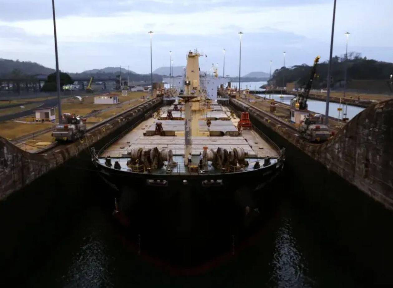 Trump pide al Pentágono preparar plan para retomar el Canal de Panamá