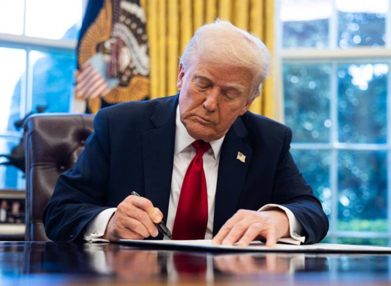 Trump eleva los aranceles a China al 125 % con efecto inmediato