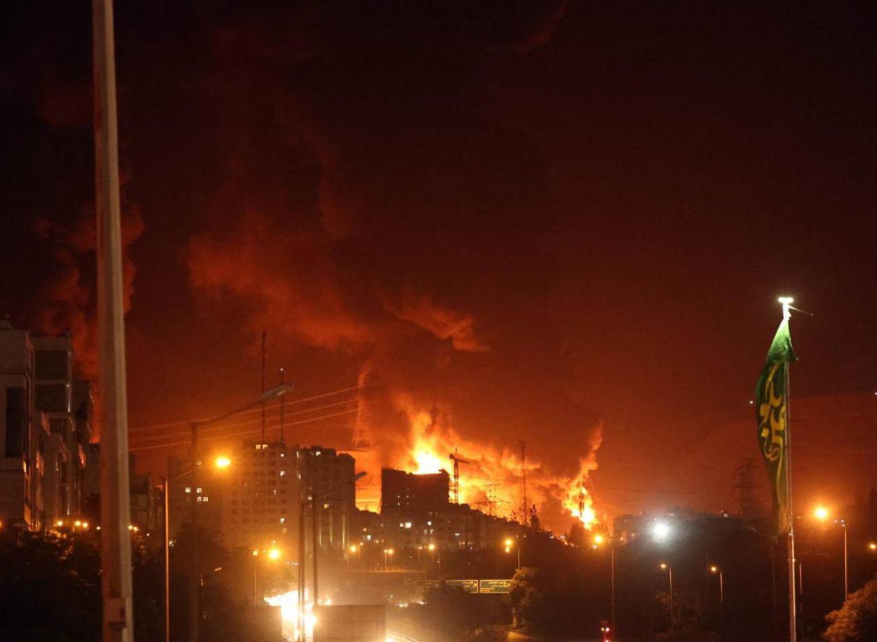 Cazas israelíes atacan planta nuclear en Teherán