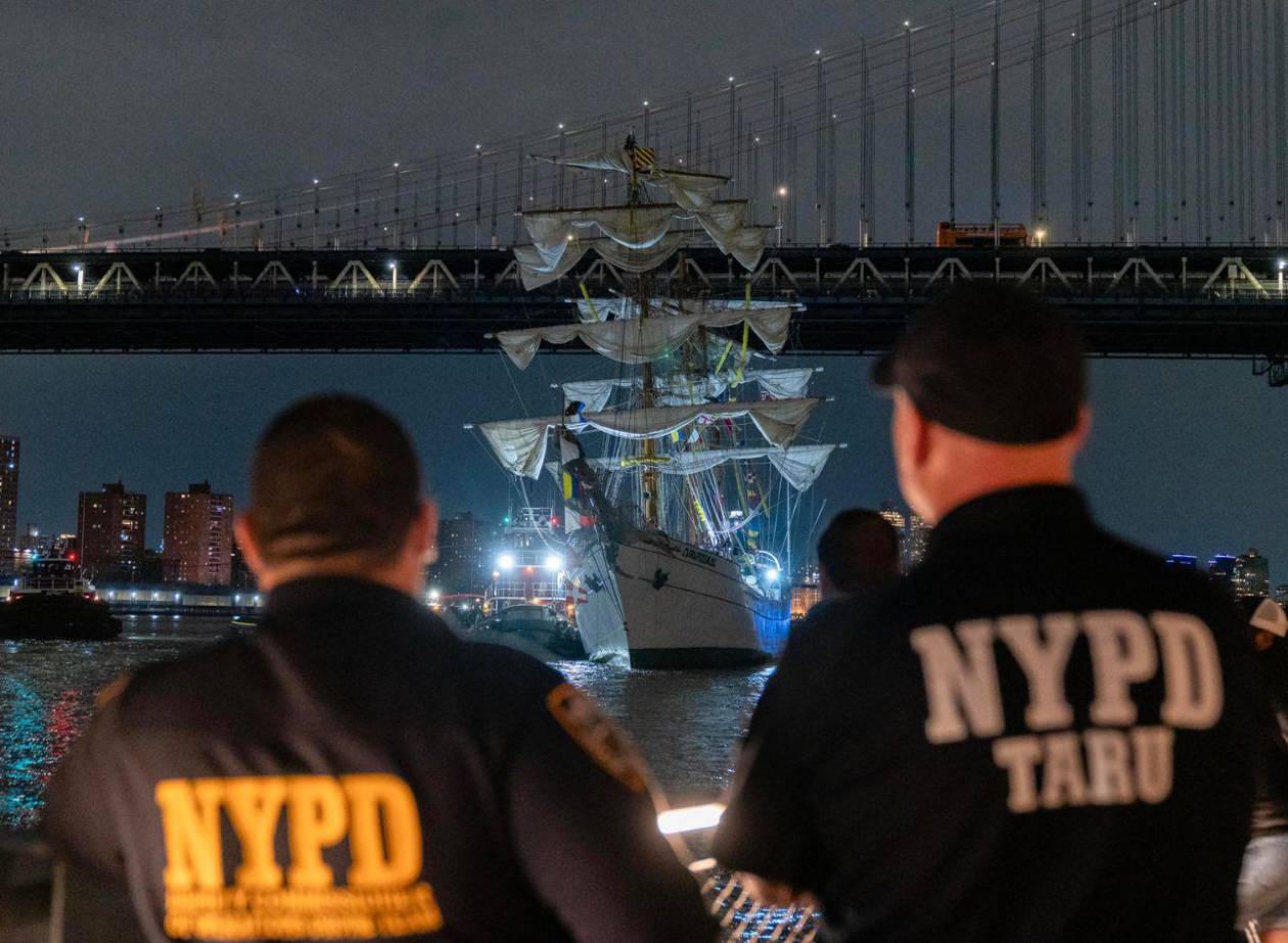 Varios heridos del buque escuela mexicano que chocó contra el puente reciben el alta