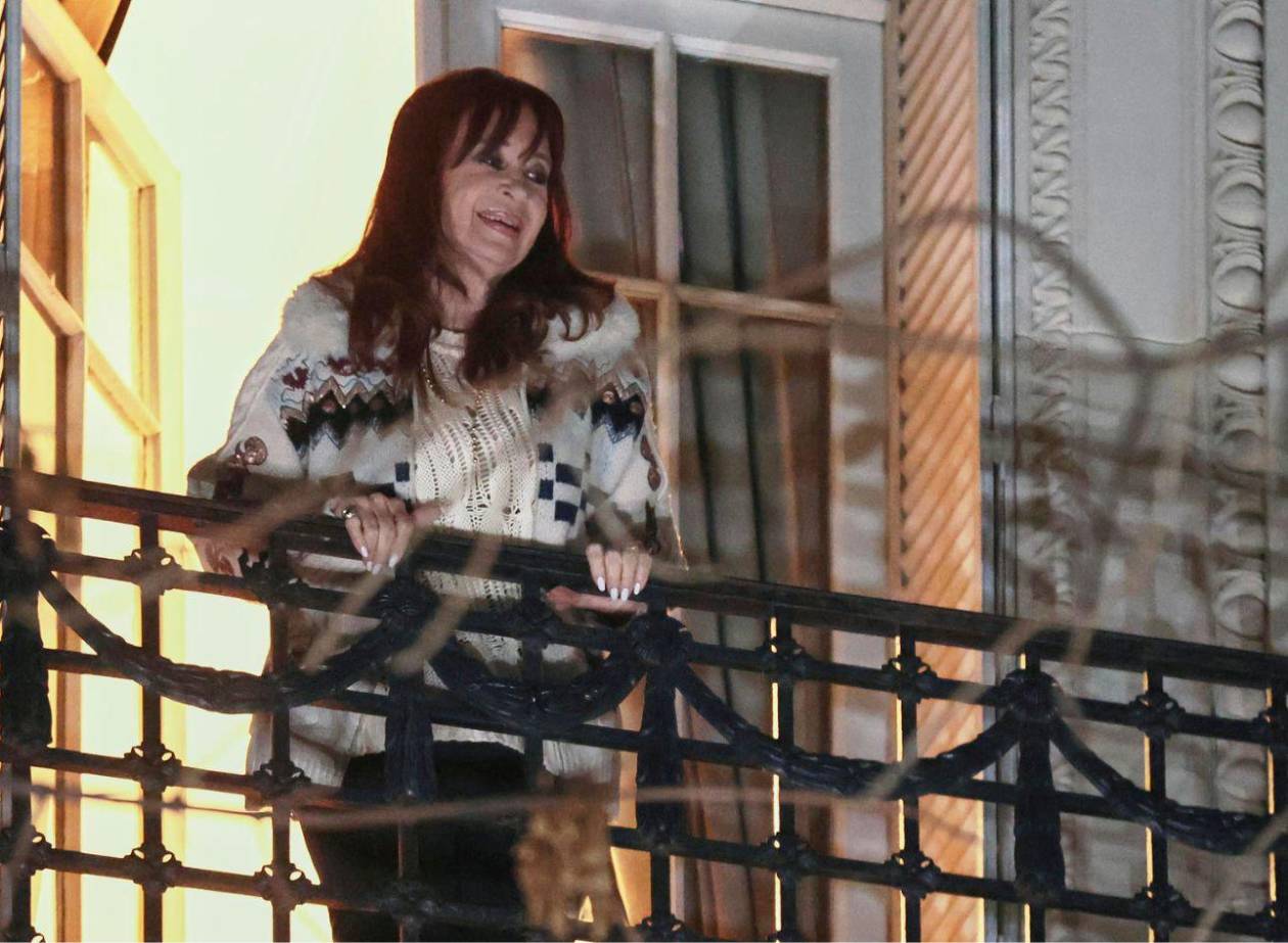 Cristina Fernández cumple la condena por corrupción en su domicilio