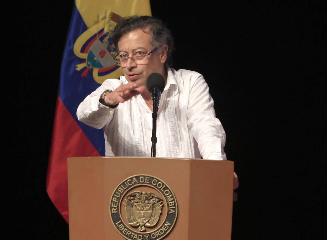 Excanciller colombiano acusa a Petro de tener una adicción a las drogas