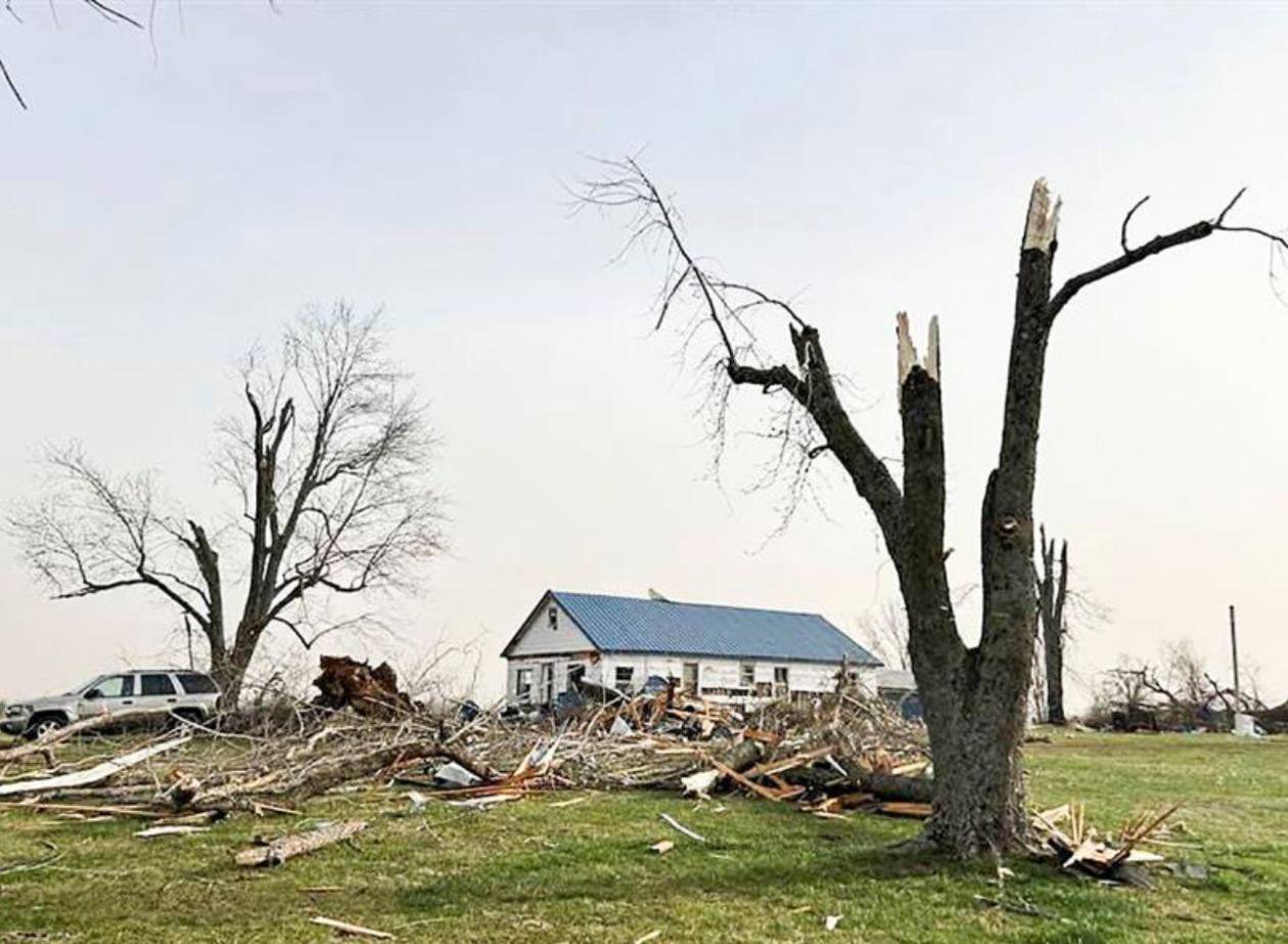 El este de EEUU sigue bajo alerta de tormentas y tornados tras el devastador temporal