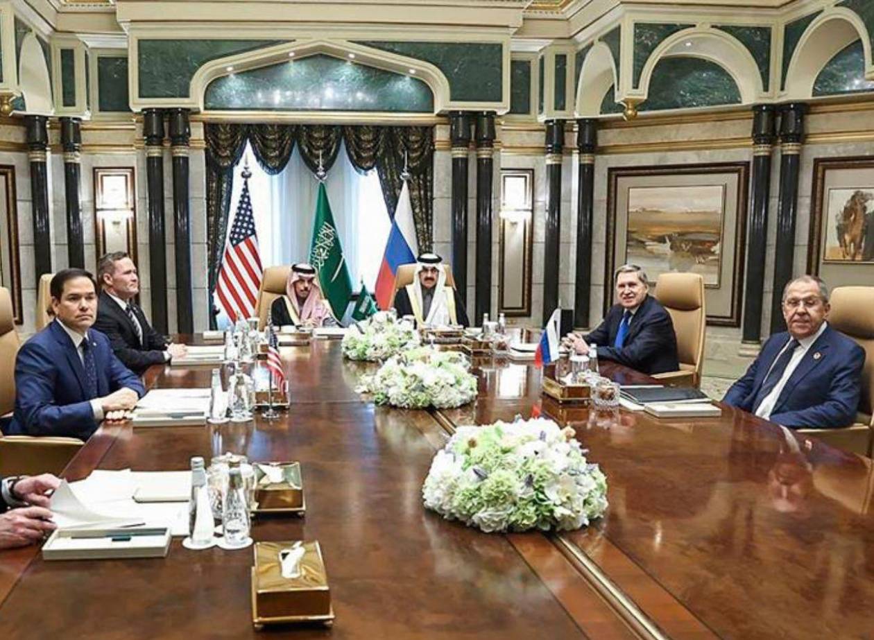 EEUU y Rusia acuerdan normalizar relaciones y poner fin al conflicto en Ucrania