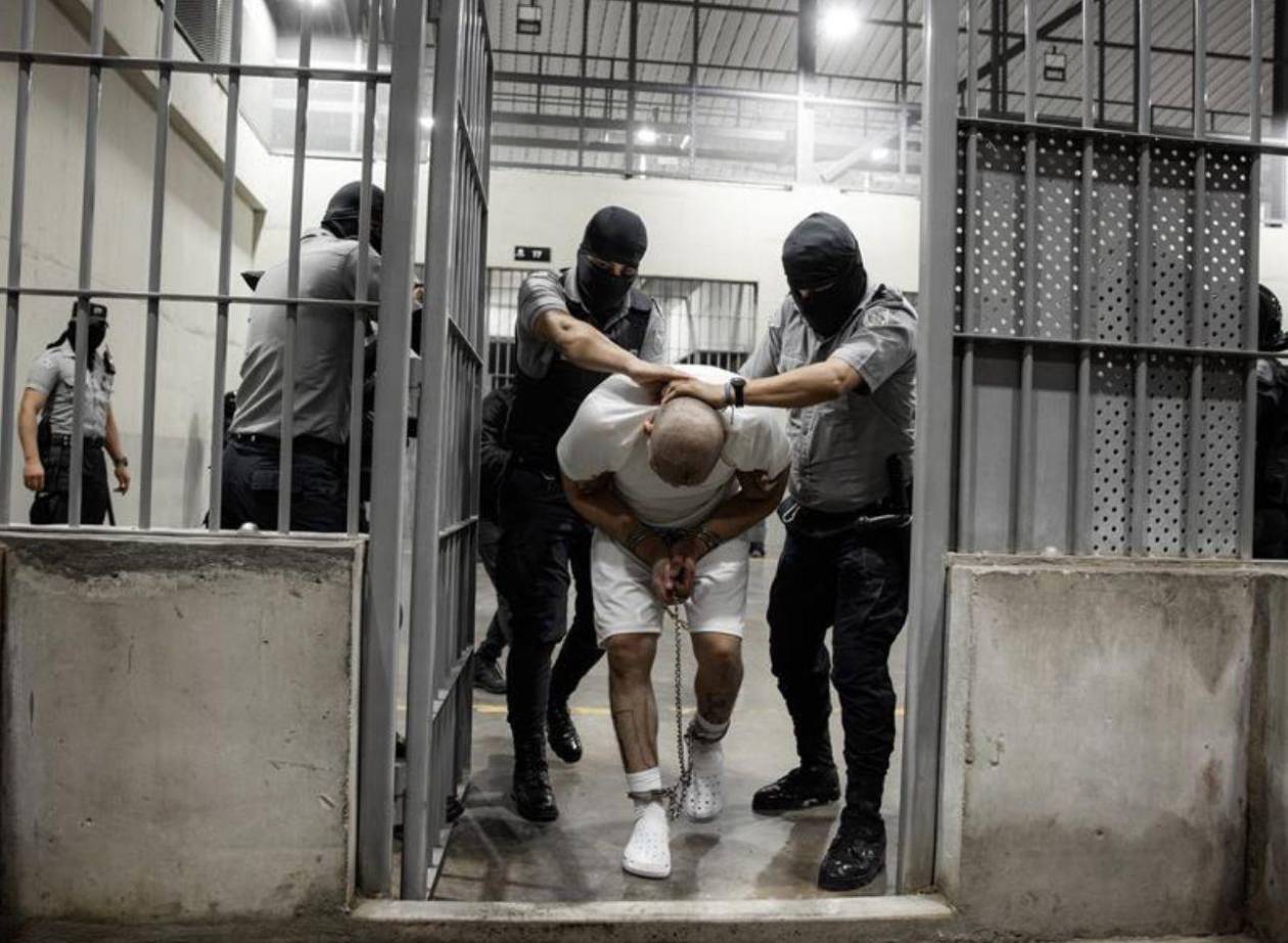 Venezolanos deportados a El Salvador “no son delincuentes”, aseguran familiares