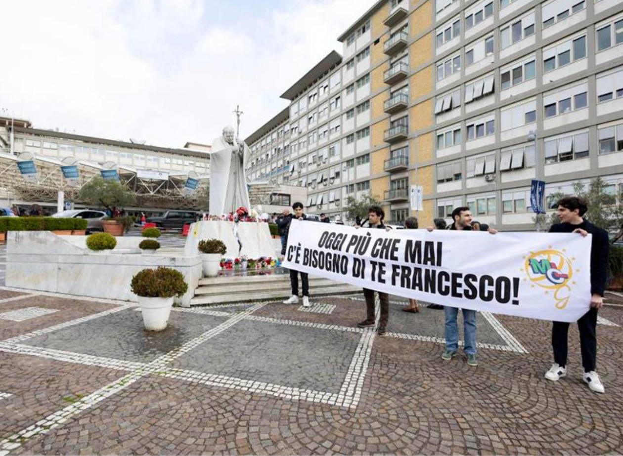 Francisco trabaja desde el hospital pese a estado “crítico” de salud
