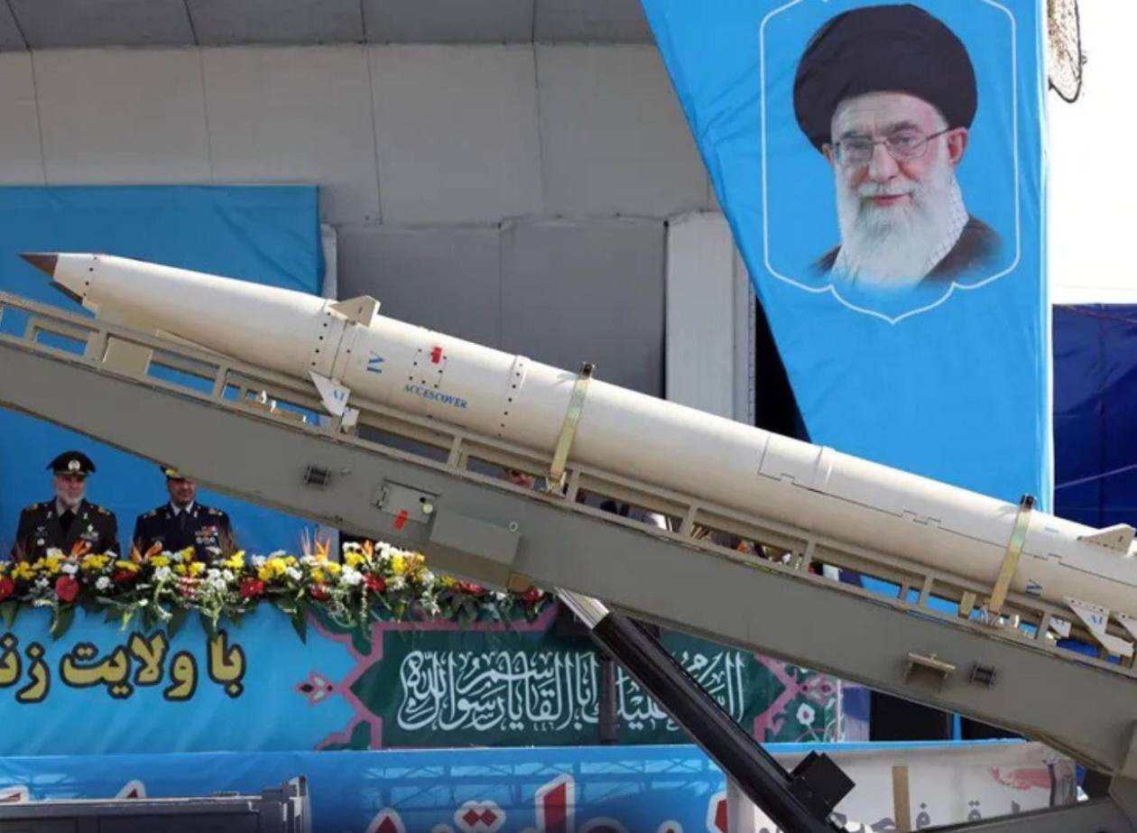 Irán presenta un nuevo misil tras amenazas militares de EEUU e Israel