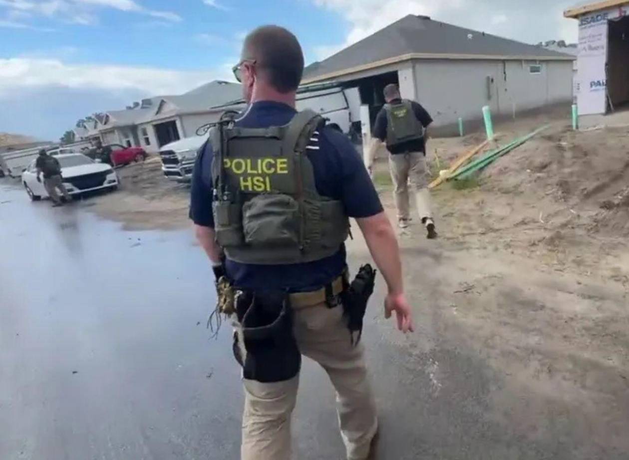 Migrantes hondureños detenidos en redada en obra de construcción en Florida