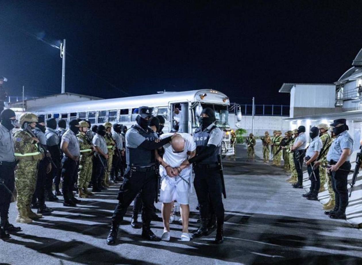 EEUU usa un sistema de puntos para deportar venezolanos a El Salvador