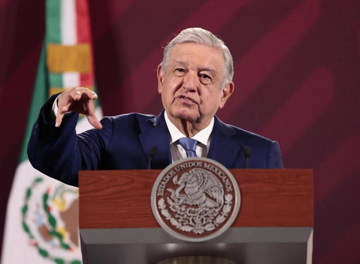 AMLO reaparece para votar en elección judicial que impulsó en México