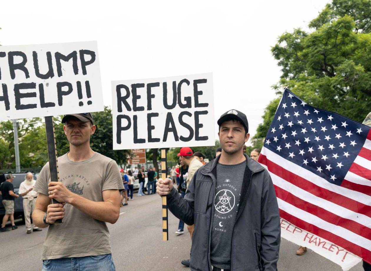 EEUU recibe al primer grupo de refugiados sudafricanos blancos