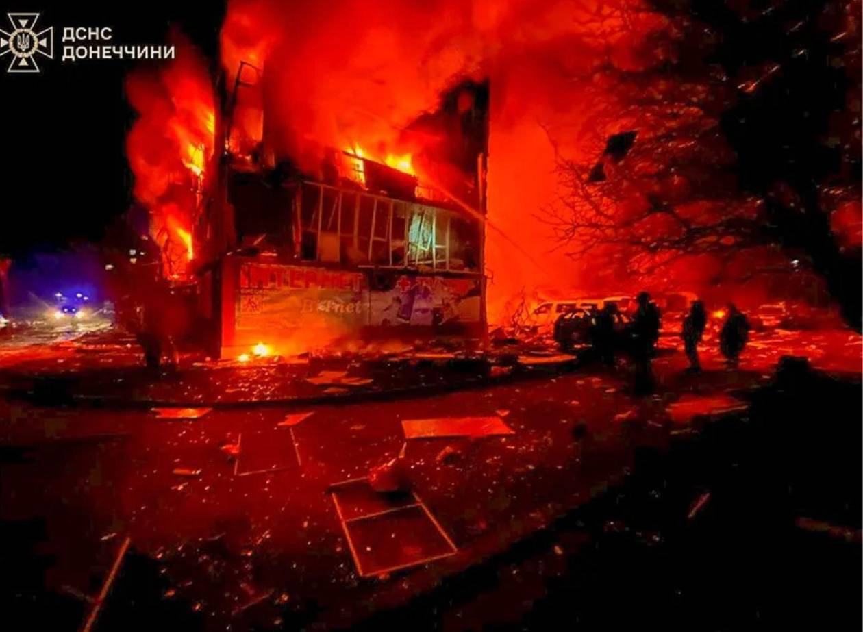 Ucrania bombardea una base militar aérea rusa y destruye misiles