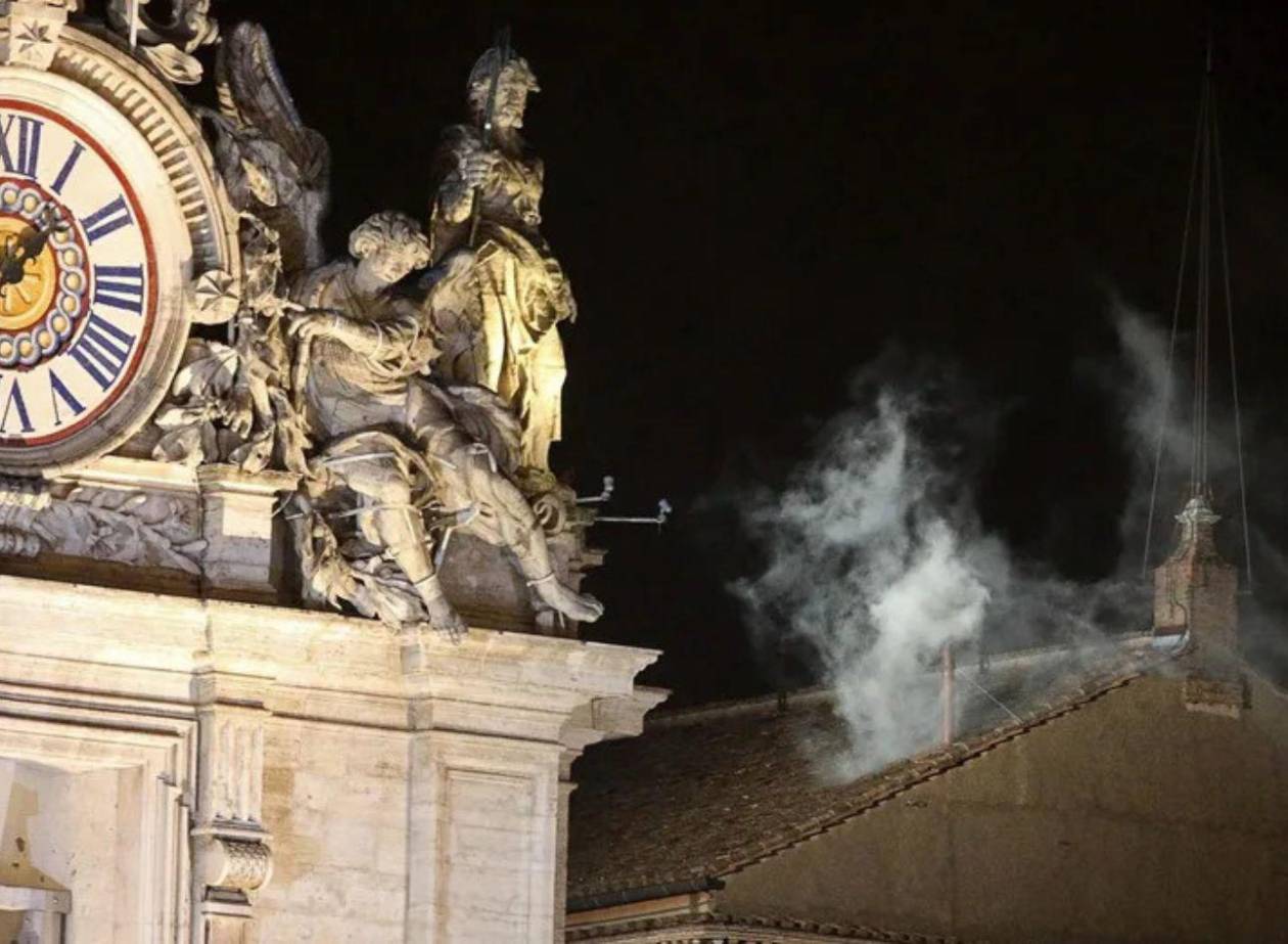 ¿Qué significa el humo blanco en la elección del Papa?