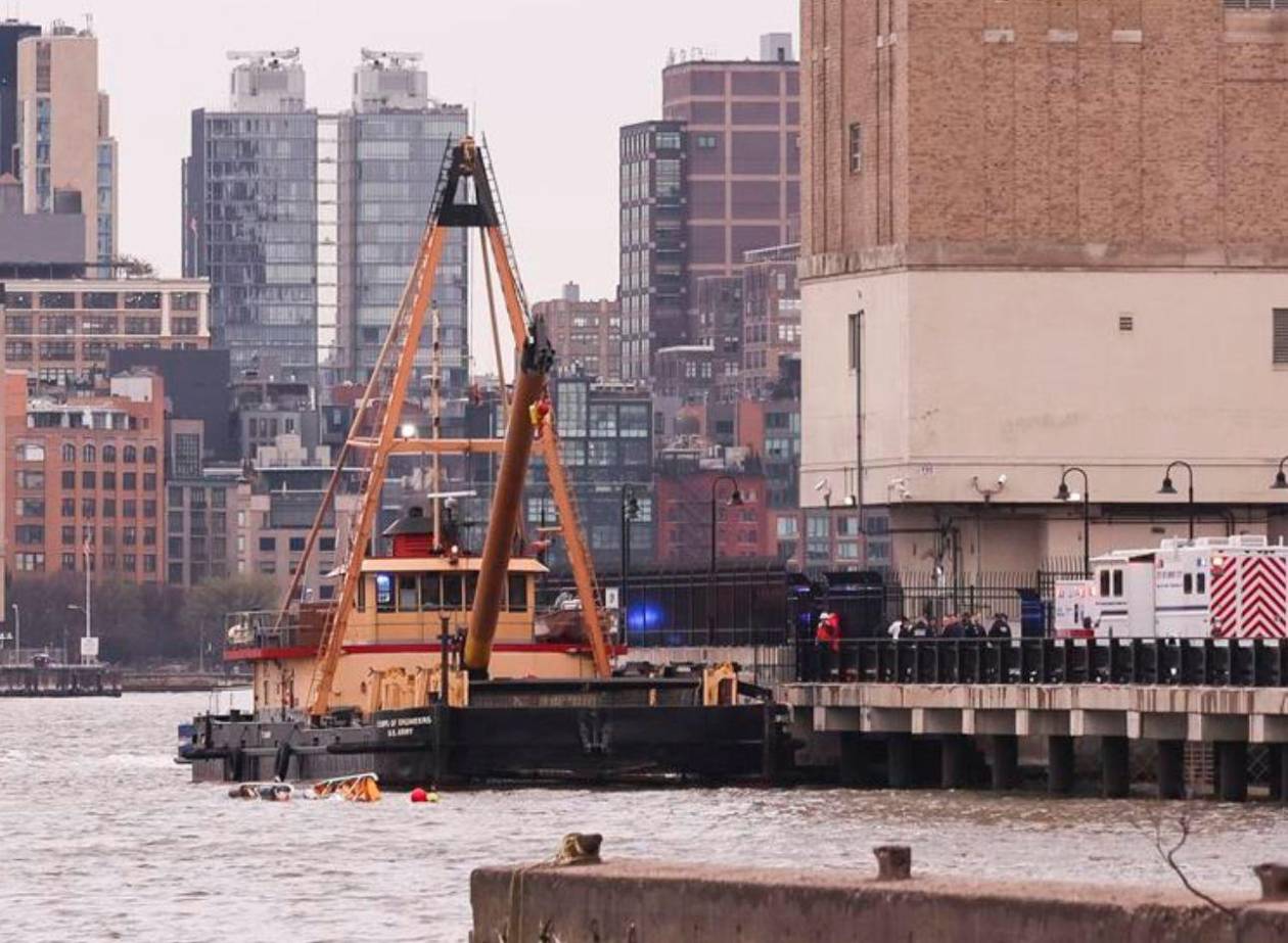 Varios muertos al estrellarse un helicóptero en el río Hudson
