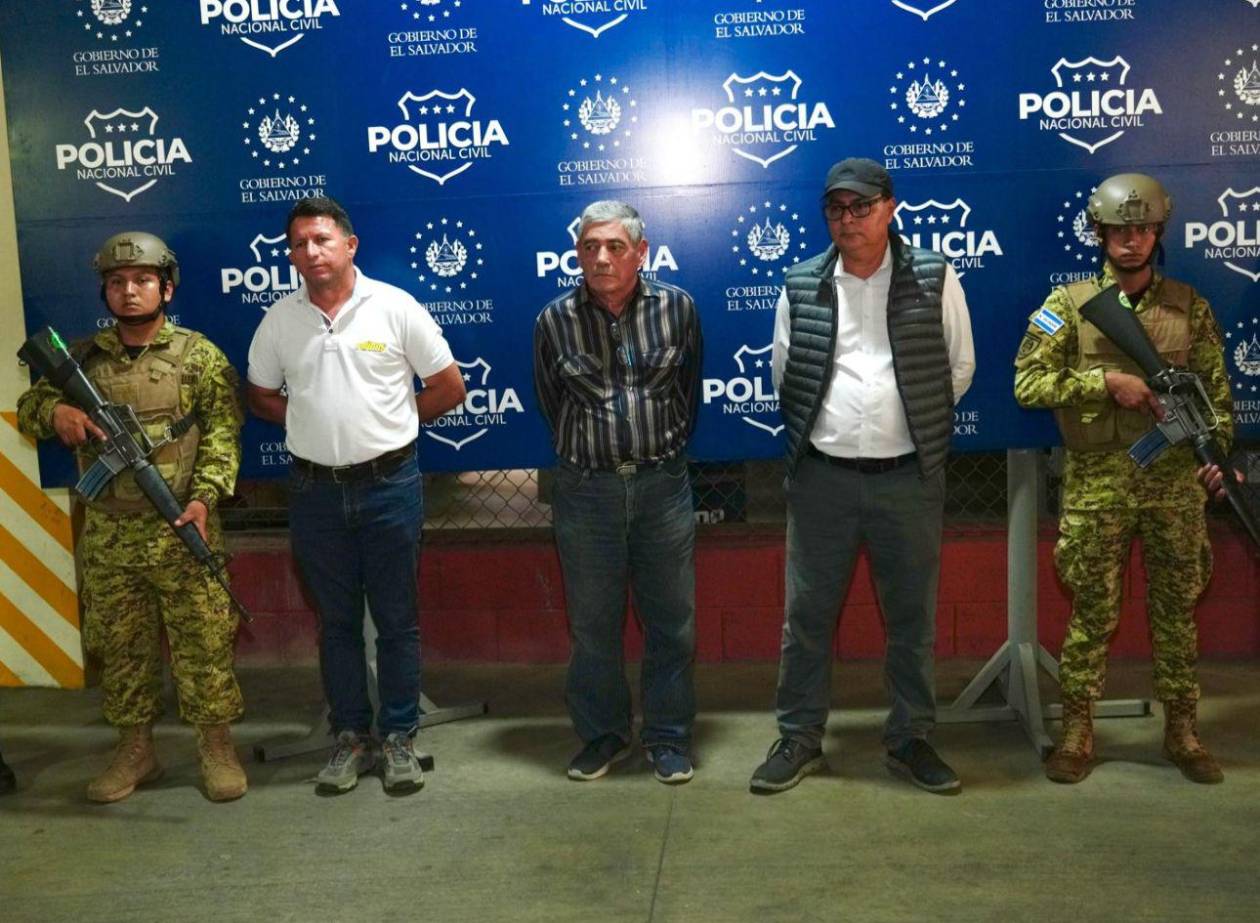 Capturan a empresarios de transporte tras desafiar orden de Bukele