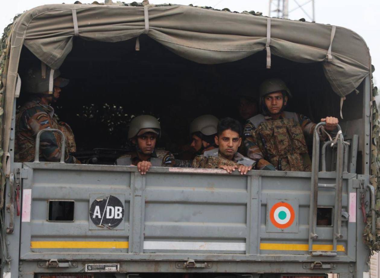 India y Pakistán negocian un alto el fuego que frena una guerra relámpago