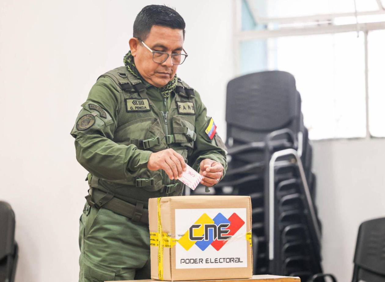 Maduro llama a venezolanos a votar por la paz en elecciones legislativas