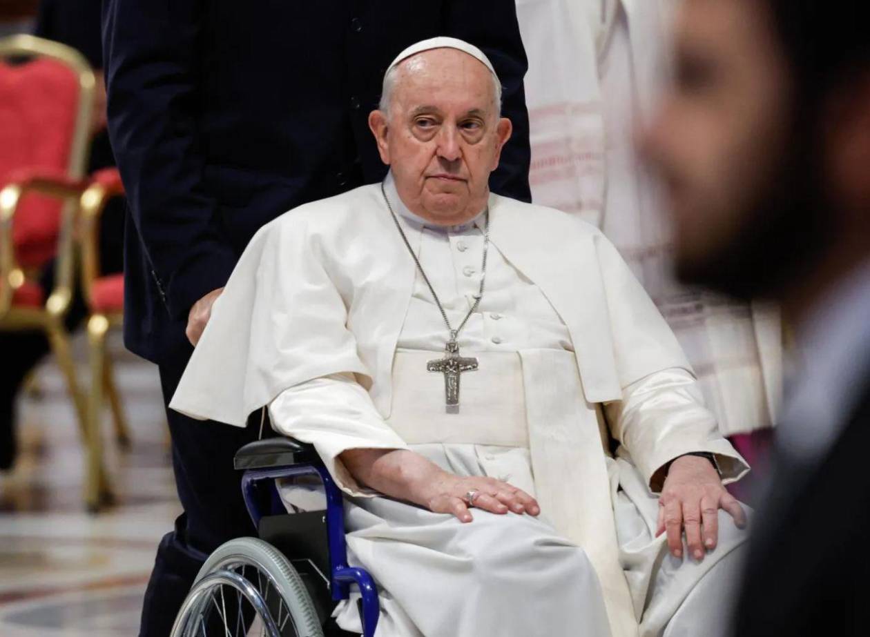 Retiran la ventilación mecánica al Papa Francisco