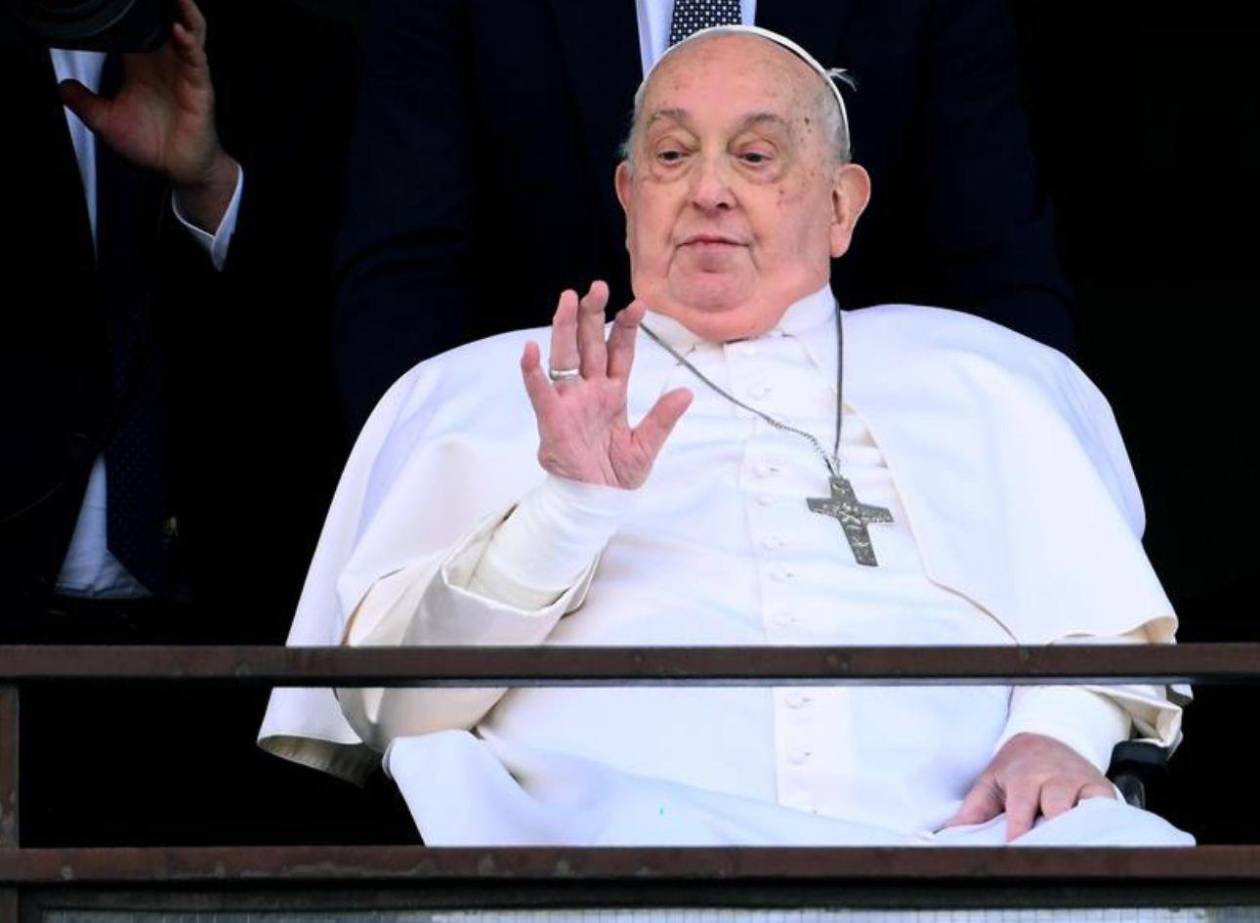 El médico que trató al Papa: Tuvimos que elegir entre dejarlo ir o probar con todo