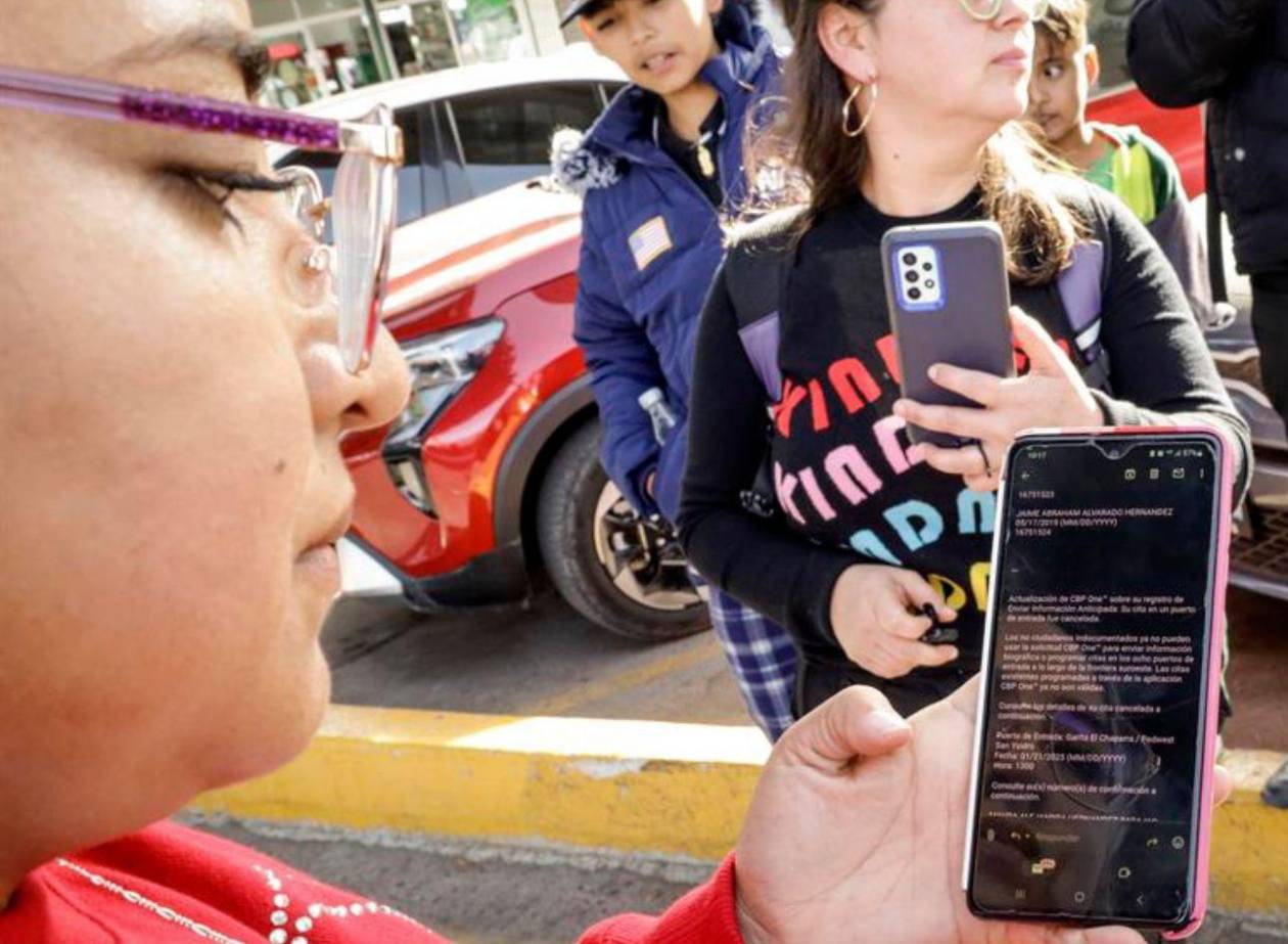 EEUU revoca estatus legal para casi un millón de migrantes que usaron CBP One