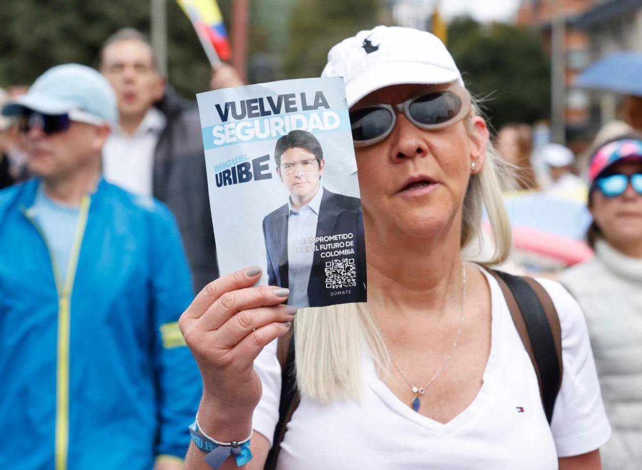 Uribe Turbay es sometido a nueva cirugía y sigue en estado crítico