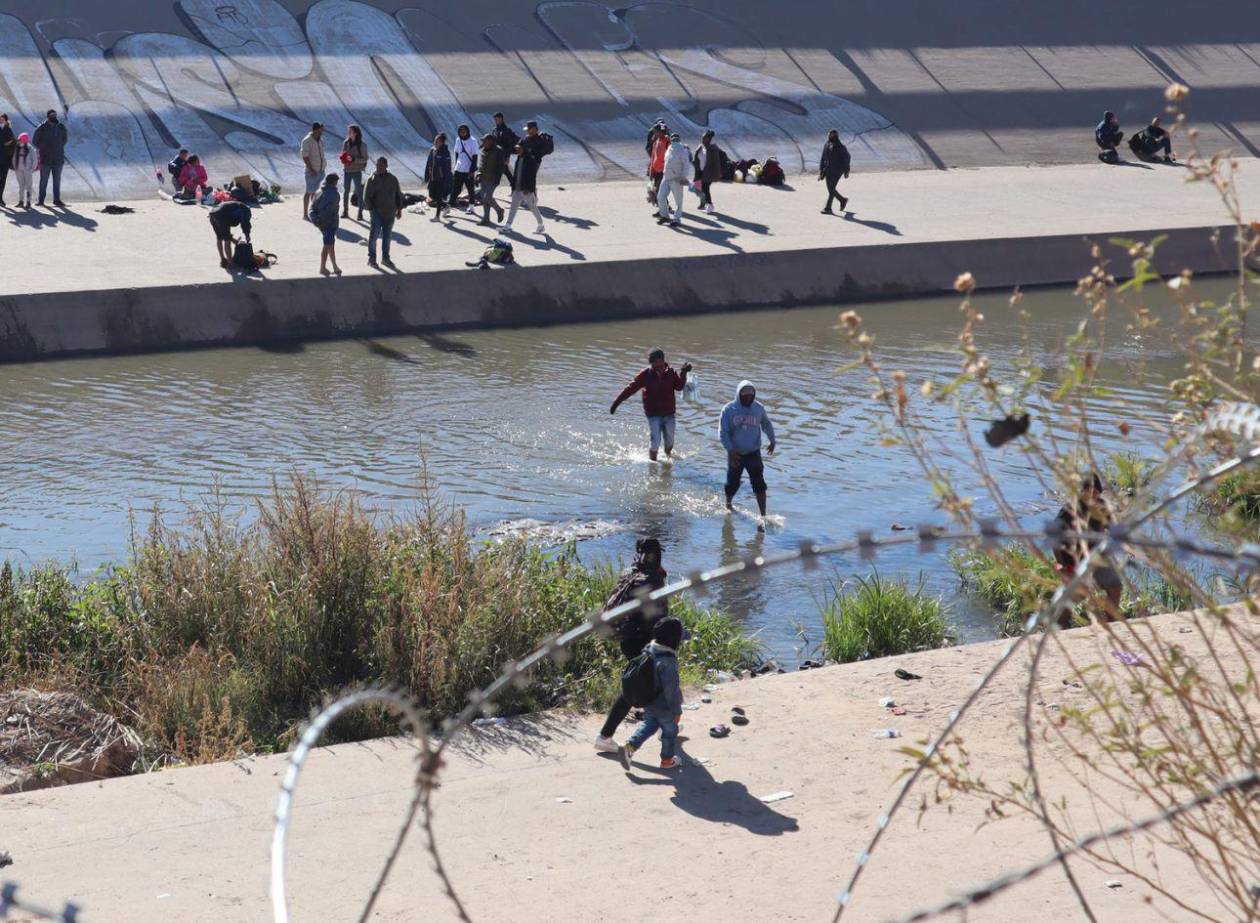 Unos 60 migrantes se declaran culpables por traspasar zonas militares en EEUU