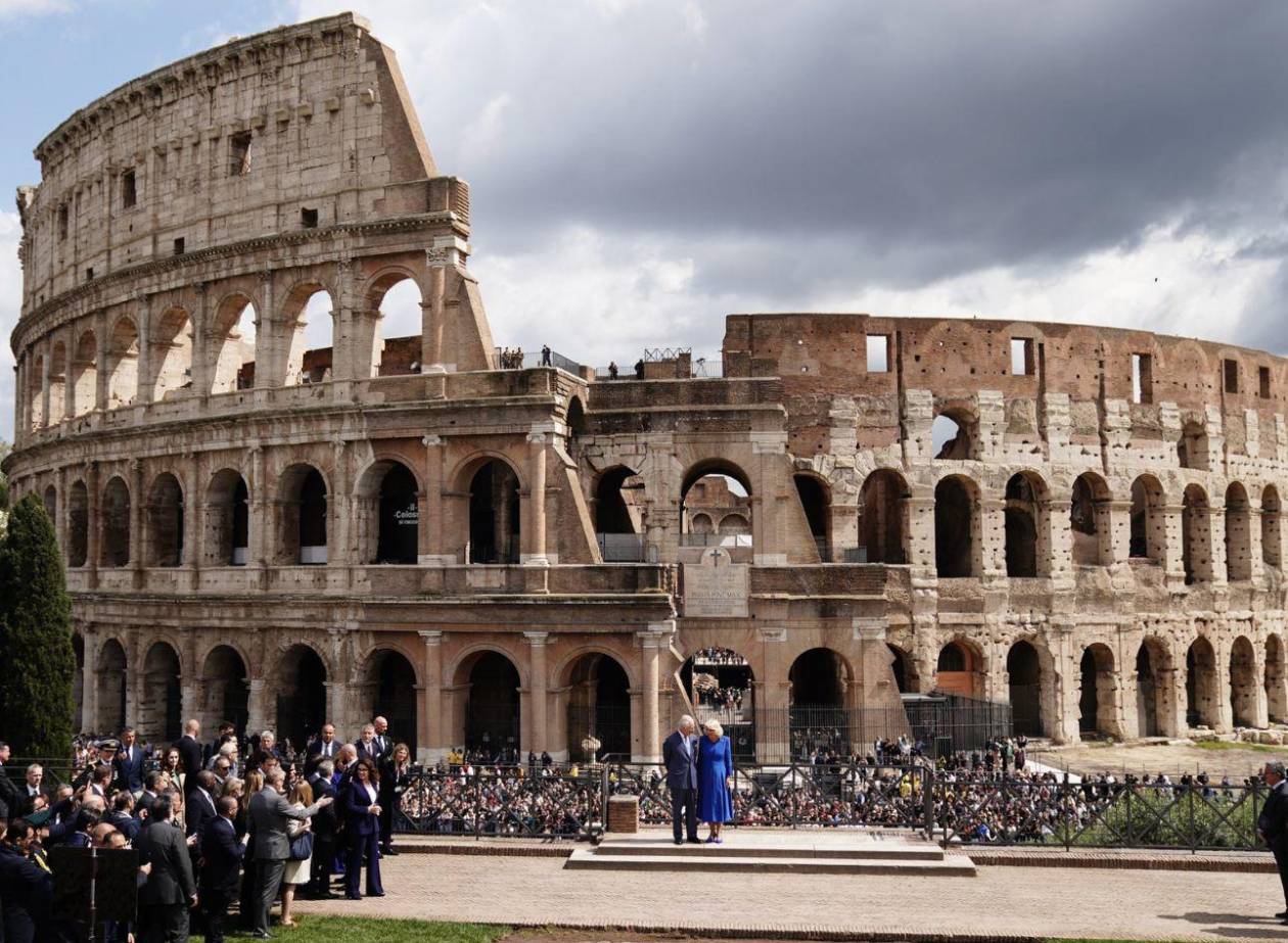 El papa Francisco recibe al rey Carlos y Camila en el Vaticano