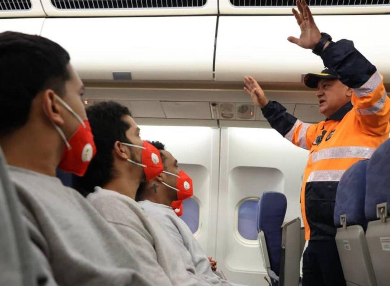 Llega a Venezuela un avión con 242 migrantes deportados de EEUU