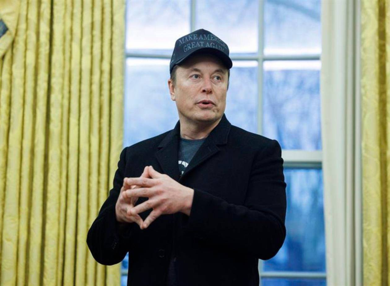 La nueva estrategia de Musk contra empleados federales: Resumir su trabajo