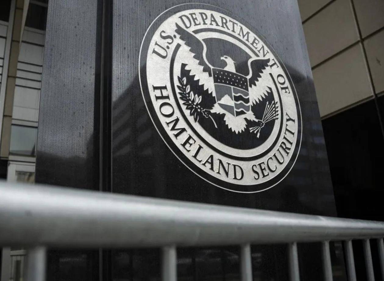 EEUU suspende trámites de residencia permanente