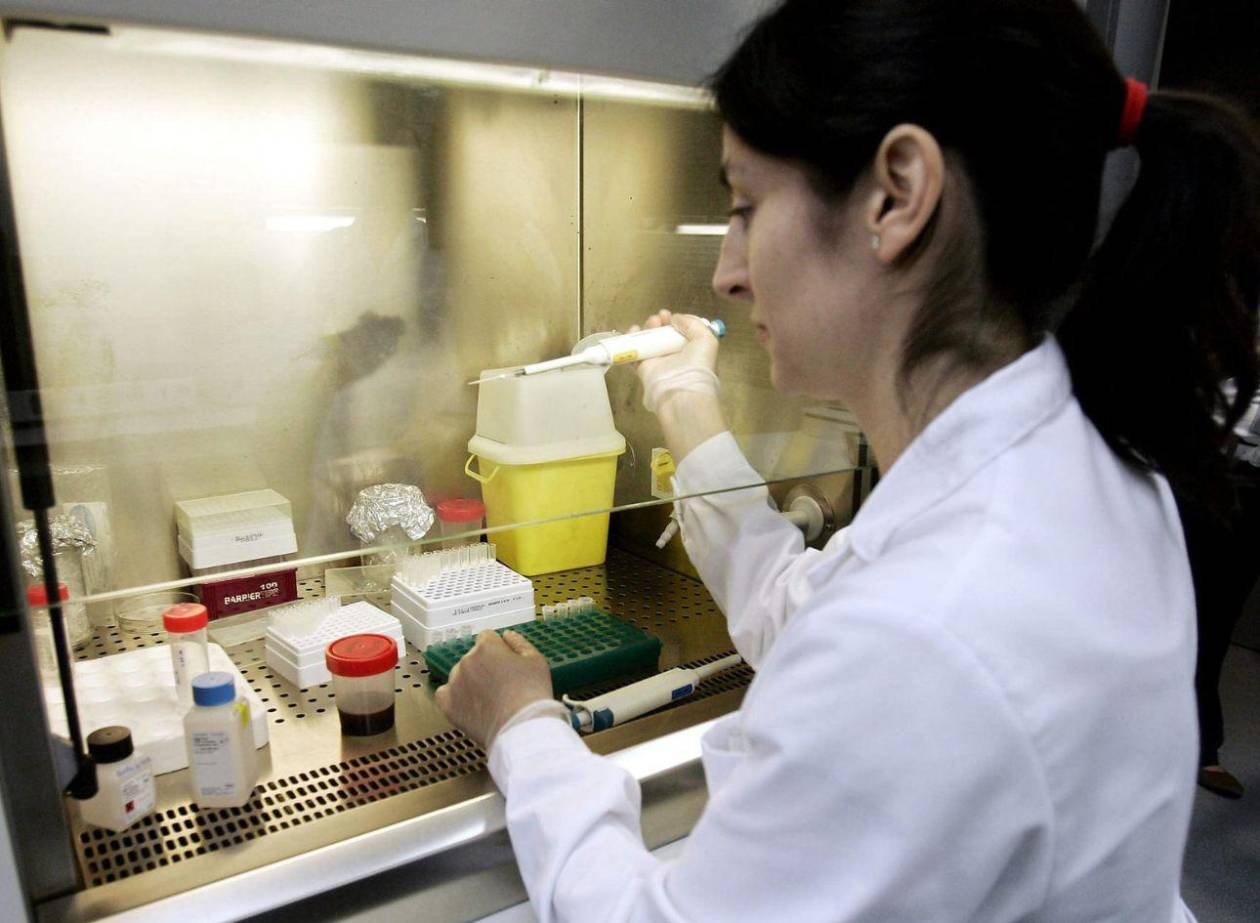 Demandan al Gobierno de Trump por recolectar muestras de ADN de inmigrantes