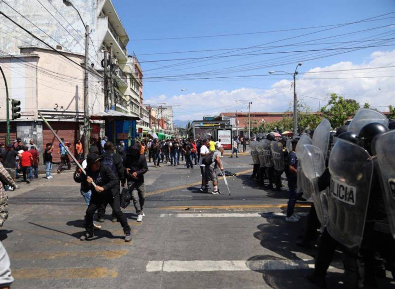 Presidente de Guatemala deroga seguro a favor de terceros que generó protestas