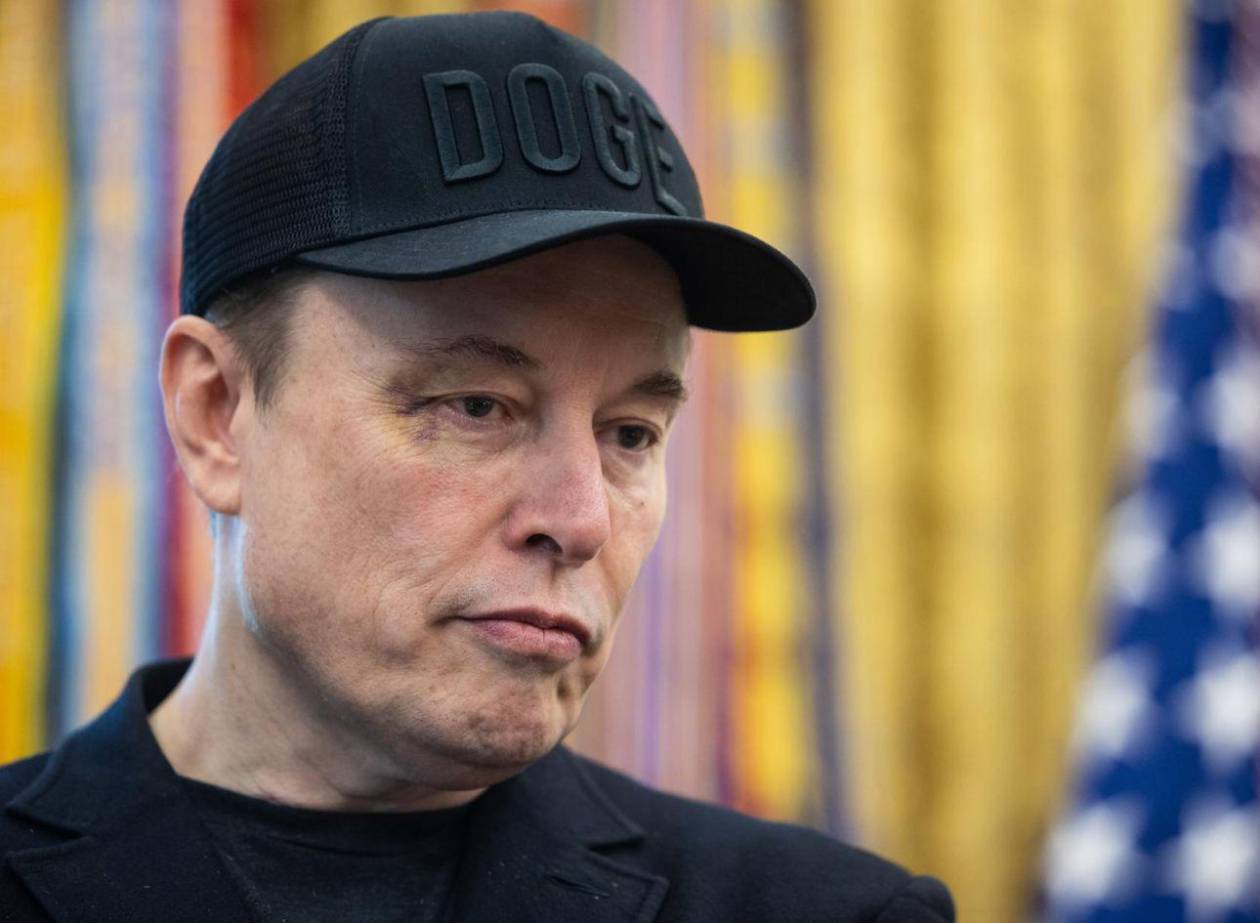 Tesla cae un 14 % en bolsa tras polémica disputa entre Trump y Musk