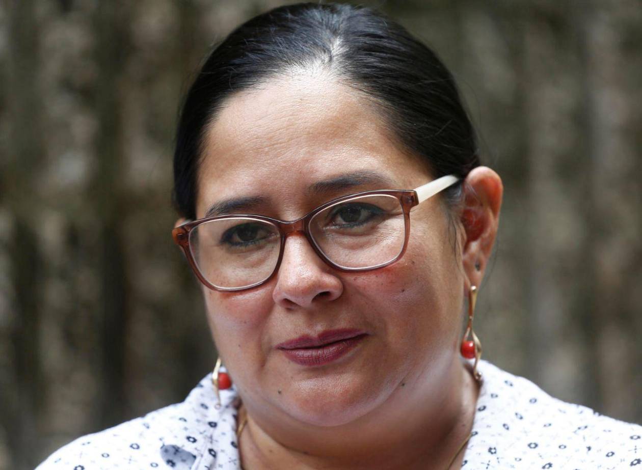 Fiscalía de El Salvador acusa a  defensora Ruth López de enriquecimiento ilícito