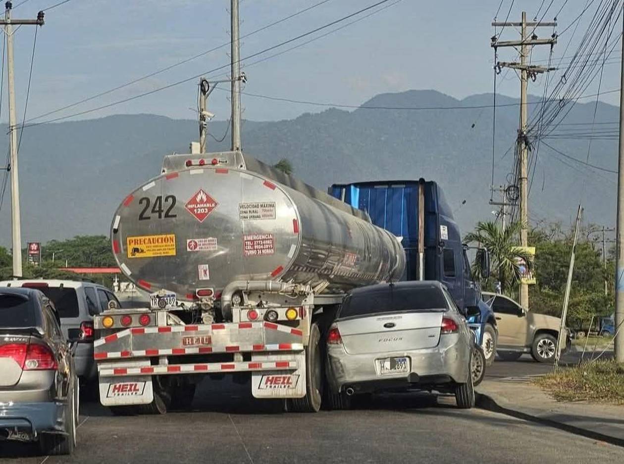 Tráfico vehicular en San Pedro Sula este martes 27 de mayo