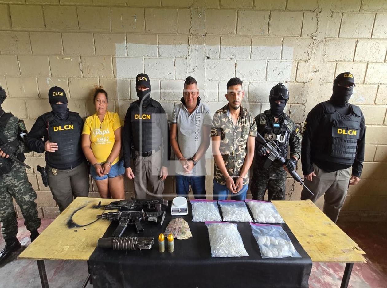 Tres detenidos, dinero, drogas y armas decomisadas dejan allanamientos en Yoro