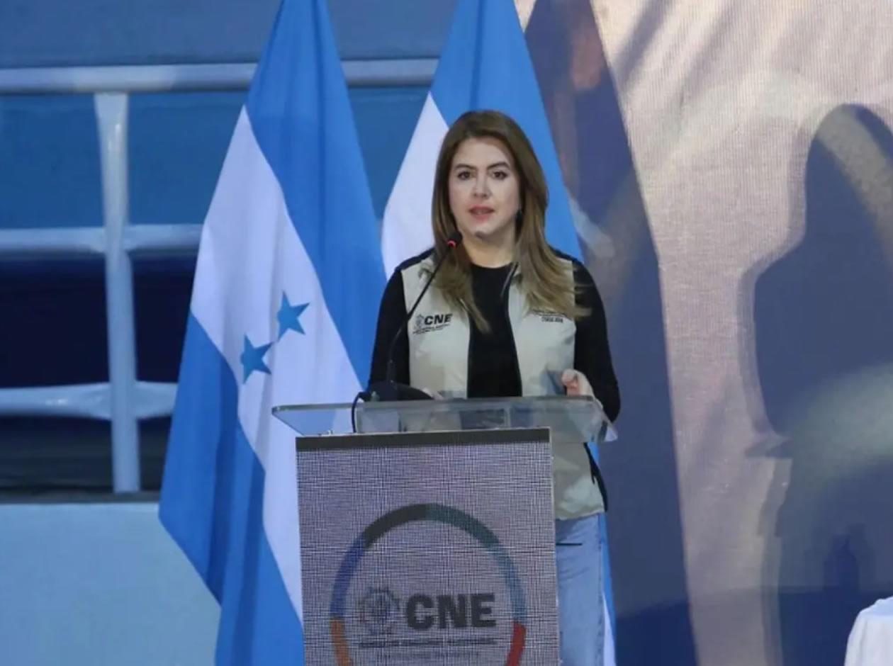 Cossette López denuncia entrega de llaves de recinto electoral a militares en Colón