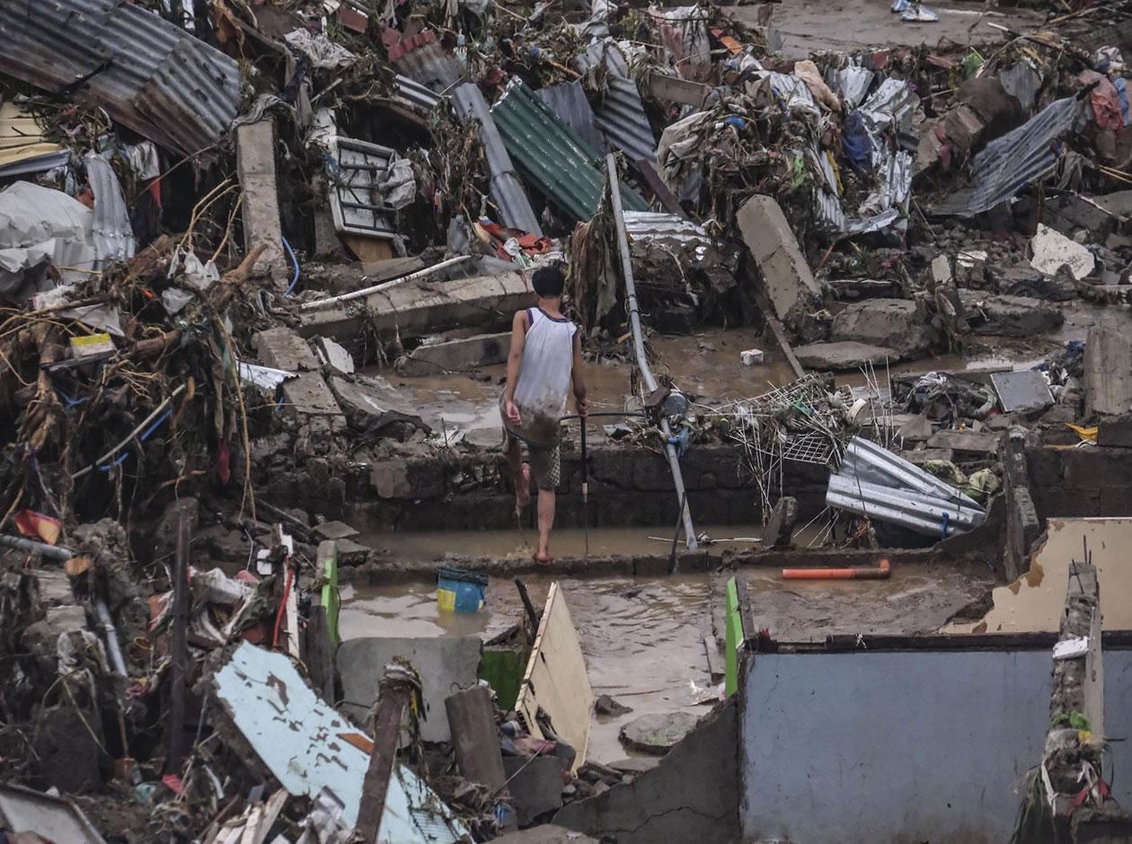 El tifón Kalmaegi deja al menos tres fallecidos y 12 desaparecidos en Filipinas