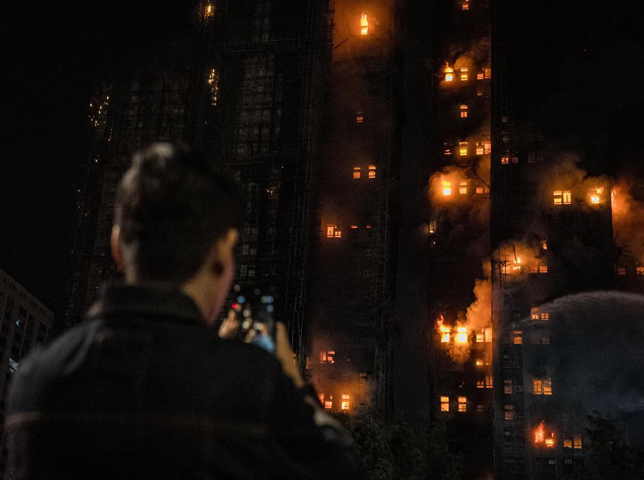 Infierno en Hong Kong: 128 muertos y unas 200 personas  desaparecidas
