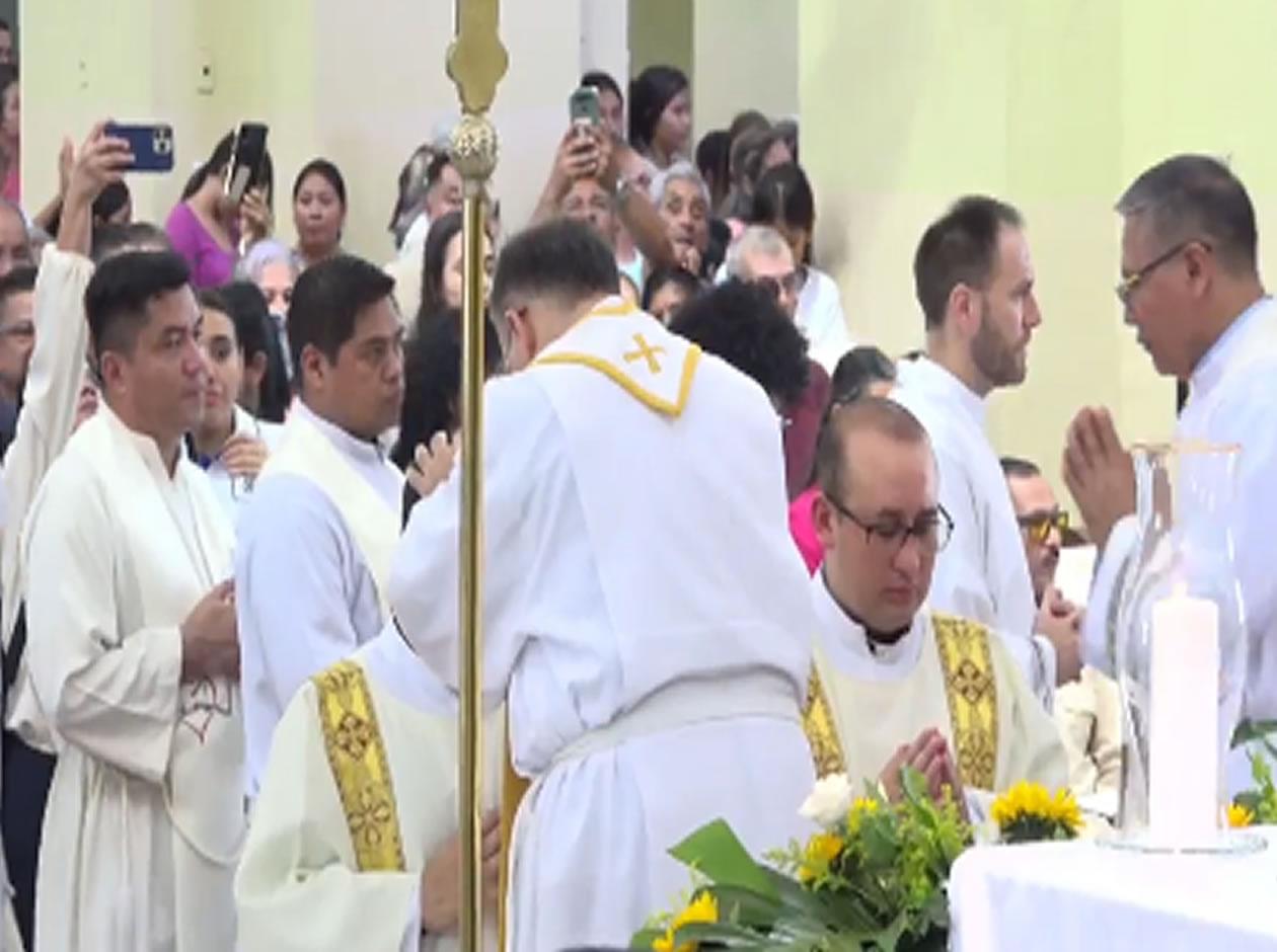 Cuatro diáconos son ordenados sacerdotes en la Catedral Metropolitana San Pedro Apóstol
